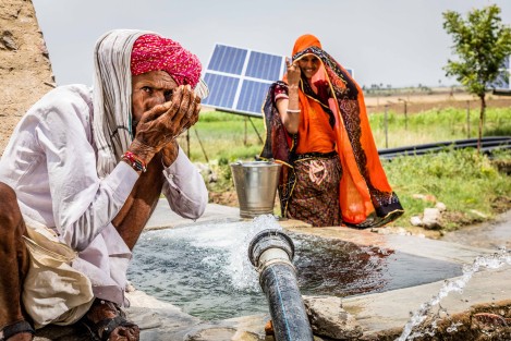 Solarstrom statt Dieselantrieb. Das indische Sozialunternehmen Fourth Partner Energy ermöglicht Menschen in abgelegenen Regionen Zugang zu Solarlösungen. FOUR-IN-50.jpg